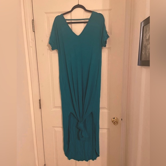 Dresses & Skirts - NWT Grecerelle Women’s split maxi dress; teal color; size large; new with tags